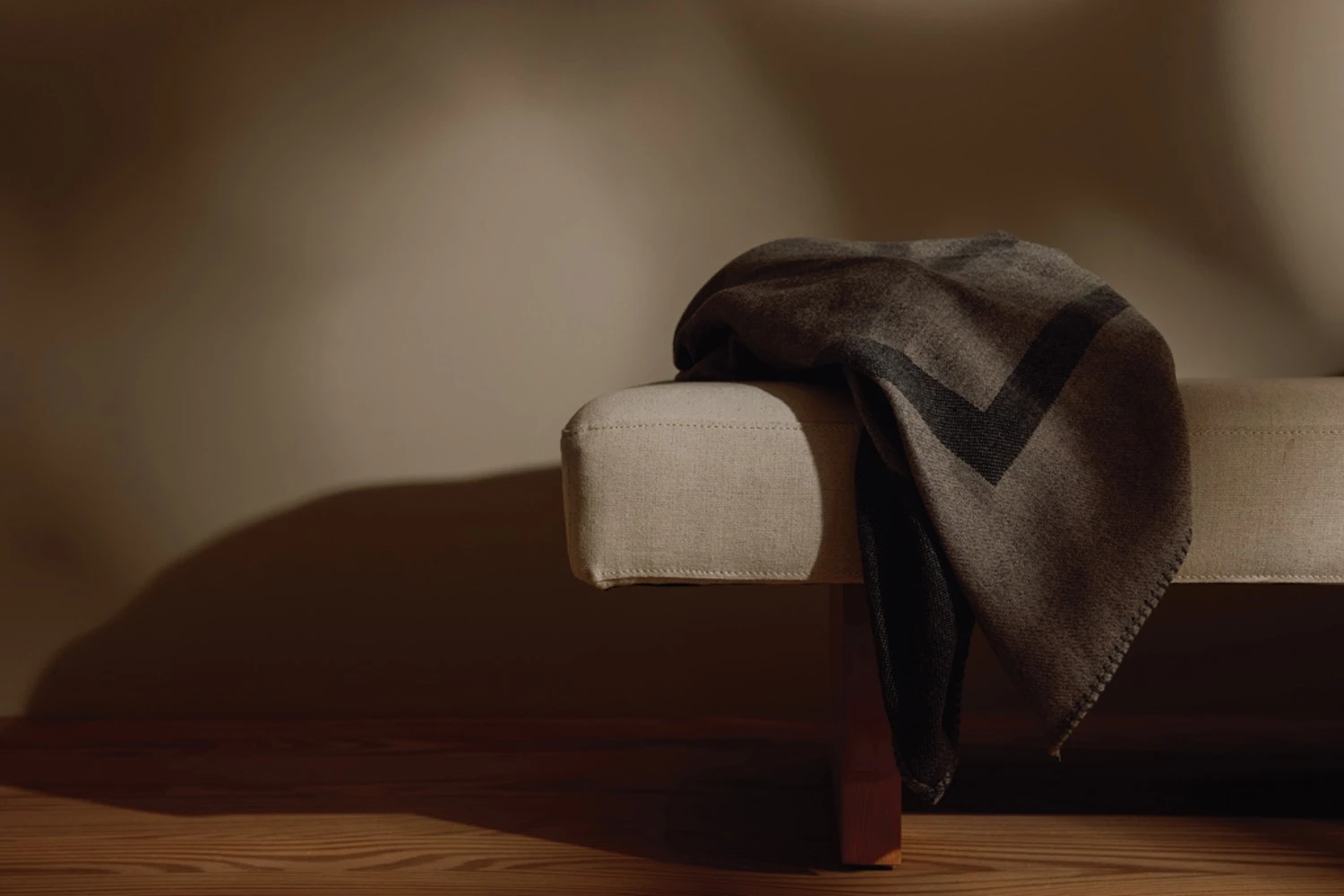 Плед VINGA Monogram из переработанного полиэстера GRS, 170x130 см