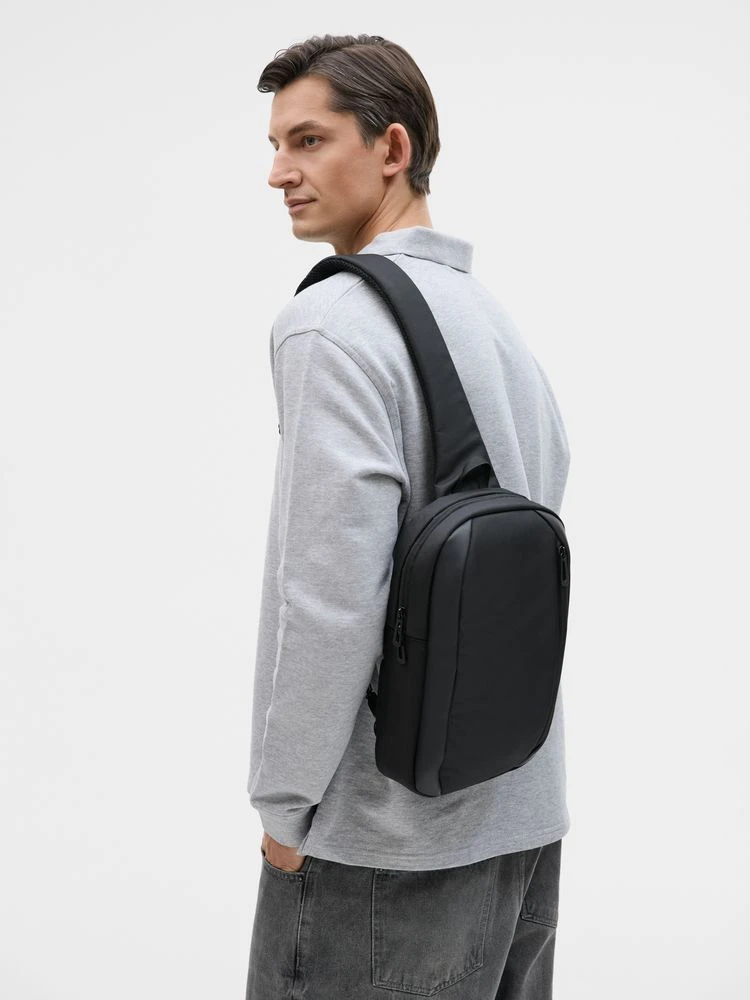 Рюкзак на одно плечо Gravon, черный