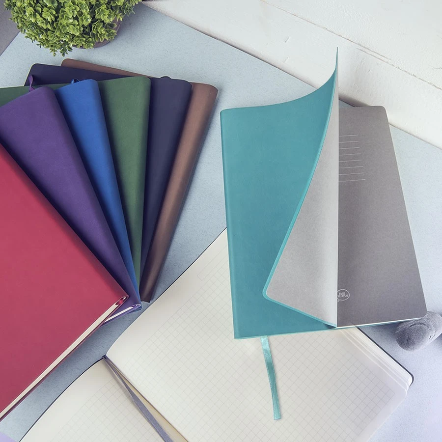 Бизнес-блокнот "Biggy", B5 формат, красный, серый форзац, мягкая обложка, в клетку